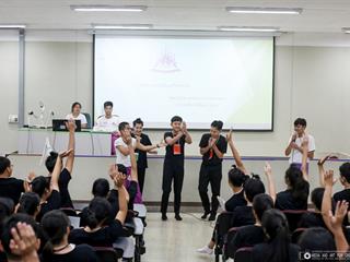 หน่วยกิจการนิสิตและทำนุบำรุงศิลปวัฒนธรรม,พร้อมด้วยสโมสรนิสิต,และชมรมสืบสายถิ่นแผ่นดินล้านนา,คณะรัฐศาสตร์และสังคมศาสตร์,มหาวิทยาลัยพะเยา,ร่วมกันจัดโครงการทำนุบำรุงศิลปวัฒนธรรม,และกิจกรรมต้อนรับนิสิตใหม่