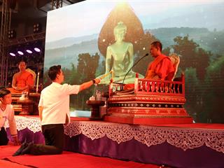 กิจกรรมธรรมะบรรยาย,"การใช้ชีวิตในมหาวิทยาลัย”