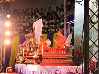 กิจกรรมธรรมะบรรยาย,"การใช้ชีวิตในมหาวิทยาลัย”
