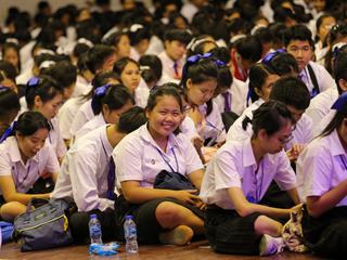 ปฐมนิเทศนิสิตใหม่,ม.พะเยา,แจกร่มและถุงผ้าลดโลกร้อนสนองนโยบาย,UP,Green