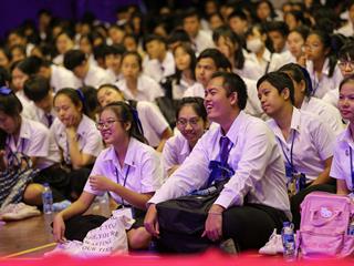 ปฐมนิเทศนิสิตใหม่,ม.พะเยา,แจกร่มและถุงผ้าลดโลกร้อนสนองนโยบาย,UP,Green