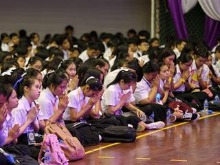 ปฐมนิเทศนิสิตใหม่,ม.พะเยา,แจกร่มและถุงผ้าลดโลกร้อนสนองนโยบาย,UP,Green