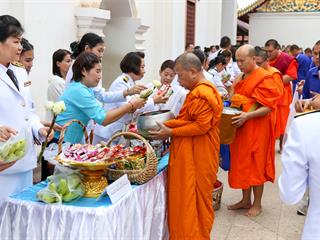 มหาวิทยาลัยพะเยาร่วมทำบุญตักบาตร,เนื่องในโอกาส,วันเฉลิมพระชนมพรรษา,86,พรรษา,12,สิงหาคม,2561