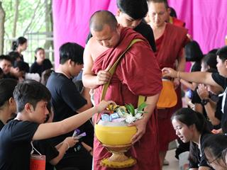 หน่วยกิจการนิสิตและทำนุบำรุงศิลปวัฒนธรรม,พร้อมด้วยสโมสรนิสิตฯ,คณะรัฐศาสตร์และสังคมศาสตร์,มหาวิทยาลัยพะเยา,ร่วมกันจัดโครงการสานสัมพันธ์สิงห์กว๊าน-พิราบขาว