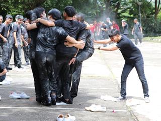 หน่วยกิจการนิสิตและทำนุบำรุงศิลปวัฒนธรรม,พร้อมด้วยสโมสรนิสิตฯ,คณะรัฐศาสตร์และสังคมศาสตร์,มหาวิทยาลัยพะเยา,ร่วมกันจัดโครงการสานสัมพันธ์สิงห์กว๊าน-พิราบขาว