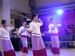 หน่วยกิจการนิสิตและทำนุบำรุงศิลปวัฒนธรรม,พร้อมด้วยสโมสรนิสิตฯ,คณะรัฐศาสตร์และสังคมศาสตร์,มหาวิทยาลัยพะเยา,ร่วมกันจัดกิจกรรม,“,ฮับขวัญน้องหล้า,นักพัฒนานักปกครอง,2561,กิ๋นหอมต๋อมม่วน,ฉลองขวัญช่อใหม่,”