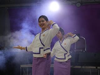 หน่วยกิจการนิสิตและทำนุบำรุงศิลปวัฒนธรรม,พร้อมด้วยสโมสรนิสิตฯ,คณะรัฐศาสตร์และสังคมศาสตร์,มหาวิทยาลัยพะเยา,ร่วมกันจัดกิจกรรม,“,ฮับขวัญน้องหล้า,นักพัฒนานักปกครอง,2561,กิ๋นหอมต๋อมม่วน,ฉลองขวัญช่อใหม่,”