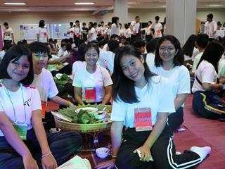 หน่วยกิจการนิสิตและทำนุบำรุงศิลปวัฒนธรรม,พร้อมด้วยสโมสรนิสิตฯ,คณะรัฐศาสตร์และสังคมศาสตร์,มหาวิทยาลัยพะเยา,ร่วมกันจัดกิจกรรม,“,ฮับขวัญน้องหล้า,นักพัฒนานักปกครอง,2561,กิ๋นหอมต๋อมม่วน,ฉลองขวัญช่อใหม่,”