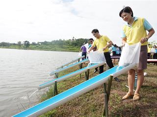 ศูนย์บรรณสารและสื่อการศึกษา,ร่วมจัดกิจกรรมปล่อยพันธ์ปลาน้ำจืด,เฉลิมพระเกียรติและถวายเป็นพระราชกุศล,เนื่องในวันเฉลิมพระชนมพรรษา,86,พรรษา,สมเด็จพระนางเจ้าสิริกิติ์,พระบรมราชินีนาถในรัชกาลที่,9