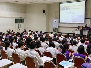 ท่านกงสุลใหญ่ญี่ปุ่น,ณ,นครเชียงใหม่,จัดการบรรยายพิเศษในหัวข้อ,“ความสัมพันธ์ไทย-ญี่ปุ่น,ในมุมมองนักการทูต”,ณ,ห้อง,CE11206,คณะศิลปศาสตร์,มหาวิทยาลัยพะเยา