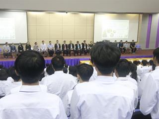 คณะเทคโนโลยีสารสนเทศและการสื่อสาร,มหาวิทยาลัยพะเยา,จัดกิจกรรมไหว้ครู,,ประจำปีการศึกษา,2561,เพื่อให้นิสิตได้แสดงออกถึงความเคารพรักและระลึกถึงพระคุณของครูอาจารย์ที่ได้สั่งสอนให้ความรู้