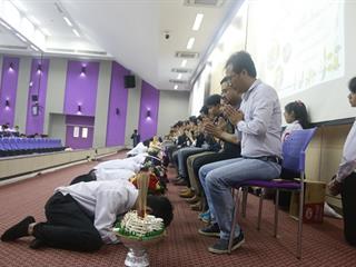คณะเทคโนโลยีสารสนเทศและการสื่อสาร,มหาวิทยาลัยพะเยา,จัดกิจกรรมไหว้ครู,,ประจำปีการศึกษา,2561,เพื่อให้นิสิตได้แสดงออกถึงความเคารพรักและระลึกถึงพระคุณของครูอาจารย์ที่ได้สั่งสอนให้ความรู้