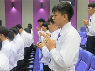 คณะเทคโนโลยีสารสนเทศและการสื่อสาร,มหาวิทยาลัยพะเยา,จัดกิจกรรมไหว้ครู,,ประจำปีการศึกษา,2561,เพื่อให้นิสิตได้แสดงออกถึงความเคารพรักและระลึกถึงพระคุณของครูอาจารย์ที่ได้สั่งสอนให้ความรู้