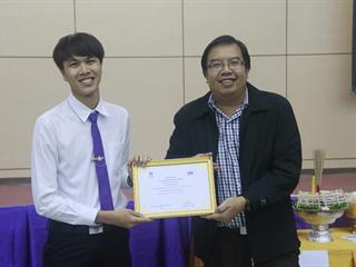 คณะเทคโนโลยีสารสนเทศและการสื่อสาร,มหาวิทยาลัยพะเยา,จัดกิจกรรมไหว้ครู,,ประจำปีการศึกษา,2561,เพื่อให้นิสิตได้แสดงออกถึงความเคารพรักและระลึกถึงพระคุณของครูอาจารย์ที่ได้สั่งสอนให้ความรู้