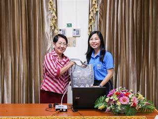 ศูนย์บรรณสารและสื่อการศึกษา,มหาวิทยาลัยพะเยา,ผ่านการตรวจประเมินห้องสมุดสีเขียวตามเกณฑ์พัฒนาห้องสมุดสีเขียว,ประจำปี,2561