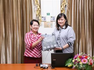 ศูนย์บรรณสารและสื่อการศึกษา,มหาวิทยาลัยพะเยา,ผ่านการตรวจประเมินห้องสมุดสีเขียวตามเกณฑ์พัฒนาห้องสมุดสีเขียว,ประจำปี,2561