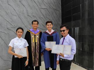 คณะศิลปศาสตร์,เข้าร่วมพิธีไหว้ครูและมอบรางวัลนิสิตเกียรติยศ,,ประจำปีการศึกษา,2561,ณ,อาคารสงวนเสริมศรี,มหาวิทยาลัยพะเยา