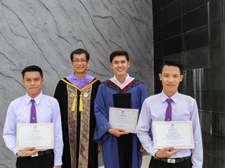 คณะศิลปศาสตร์,เข้าร่วมพิธีไหว้ครูและมอบรางวัลนิสิตเกียรติยศ,,ประจำปีการศึกษา,2561,ณ,อาคารสงวนเสริมศรี,มหาวิทยาลัยพะเยา