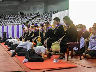 คณะศิลปศาสตร์,เข้าร่วมพิธีไหว้ครูและมอบรางวัลนิสิตเกียรติยศ,,ประจำปีการศึกษา,2561,ณ,อาคารสงวนเสริมศรี,มหาวิทยาลัยพะเยา