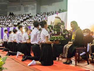 คณะศิลปศาสตร์,เข้าร่วมพิธีไหว้ครูและมอบรางวัลนิสิตเกียรติยศ,,ประจำปีการศึกษา,2561,ณ,อาคารสงวนเสริมศรี,มหาวิทยาลัยพะเยา