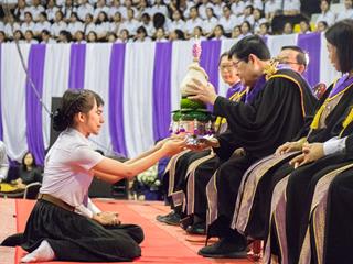 คณะศิลปศาสตร์,เข้าร่วมพิธีไหว้ครูและมอบรางวัลนิสิตเกียรติยศ,,ประจำปีการศึกษา,2561,ณ,อาคารสงวนเสริมศรี,มหาวิทยาลัยพะเยา