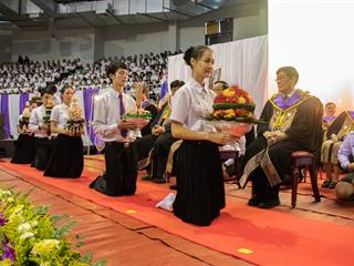 คณะศิลปศาสตร์,เข้าร่วมพิธีไหว้ครูและมอบรางวัลนิสิตเกียรติยศ,,ประจำปีการศึกษา,2561,ณ,อาคารสงวนเสริมศรี,มหาวิทยาลัยพะเยา