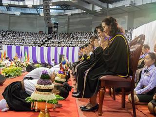 คณะศิลปศาสตร์,เข้าร่วมพิธีไหว้ครูและมอบรางวัลนิสิตเกียรติยศ,,ประจำปีการศึกษา,2561,ณ,อาคารสงวนเสริมศรี,มหาวิทยาลัยพะเยา