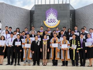 คณะศิลปศาสตร์,เข้าร่วมพิธีไหว้ครูและมอบรางวัลนิสิตเกียรติยศ,,ประจำปีการศึกษา,2561,ณ,อาคารสงวนเสริมศรี,มหาวิทยาลัยพะเยา
