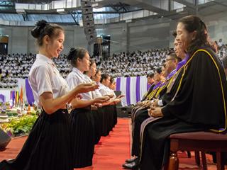 คณะศิลปศาสตร์,เข้าร่วมพิธีไหว้ครูและมอบรางวัลนิสิตเกียรติยศ,,ประจำปีการศึกษา,2561,ณ,อาคารสงวนเสริมศรี,มหาวิทยาลัยพะเยา
