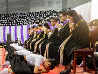 คณะศิลปศาสตร์,เข้าร่วมพิธีไหว้ครูและมอบรางวัลนิสิตเกียรติยศ,,ประจำปีการศึกษา,2561,ณ,อาคารสงวนเสริมศรี,มหาวิทยาลัยพะเยา