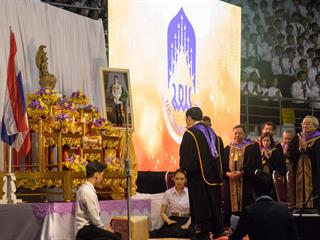 คณะศิลปศาสตร์,เข้าร่วมพิธีไหว้ครูและมอบรางวัลนิสิตเกียรติยศ,,ประจำปีการศึกษา,2561,ณ,อาคารสงวนเสริมศรี,มหาวิทยาลัยพะเยา