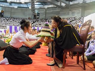 คณะศิลปศาสตร์,เข้าร่วมพิธีไหว้ครูและมอบรางวัลนิสิตเกียรติยศ,,ประจำปีการศึกษา,2561,ณ,อาคารสงวนเสริมศรี,มหาวิทยาลัยพะเยา