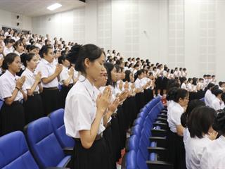 คณะศิลปศาสตร์,จัดพิธีไหว้ครูคณะศิลปศาสตร์,“กราบคุรุปูจา,ครูบาอาจารย์เจ้า”,ประจำปีการศึกษา,2561,ณ,ห้อง,UB004,อาคาร,99,ปี,พระอุบาลีคุณูปมาจารย์