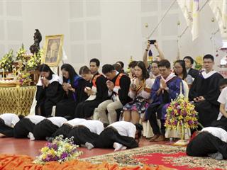 คณะศิลปศาสตร์,จัดพิธีไหว้ครูคณะศิลปศาสตร์,“กราบคุรุปูจา,ครูบาอาจารย์เจ้า”,ประจำปีการศึกษา,2561,ณ,ห้อง,UB004,อาคาร,99,ปี,พระอุบาลีคุณูปมาจารย์