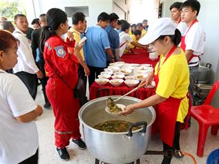 มหาวิทยาลัยพะเยา,ให้การต้อนรับคณะผู้ร่วมงานรวมใจเป็นหนึ่งเดียว,United,as,one,กว่า,3,260,คน,โดยจังหวัดพะเยา,เป็นเจ้าภาพจัดเลี้ยงอาหารกลางวัน