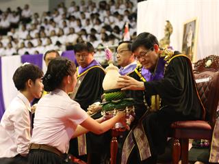 “กราบคุรุปูจา,ครูบาอาจารย์เจ้า”,พิธีไหว้ครู,มหาวิทยาลัยพะเยา,ประจำปีการศึกษา,2561,