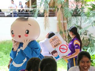 มหาวิทยาลัยพะเยา,ต้อนรับ,คุณนุ่น,ศิรพันธ์,และ,คุณท็อป,พิพัฒน์,นำทีม,ECOLIFE,Application,ลดการใช้พลาสติกในมหาวิทยาลัยพะเยา