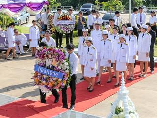 อธิการบดี,ม.พะเยา,นำทีมวางพวงมาลา,‘วันมหิดล’,ถวายราชสักการะ,,น้อมรำลึกพระมหากรุณาธิคุณ,พระบิดาแห่งการแพทย์แผนปัจจุบันของไทย