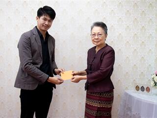 คณบดีคณะศิลปศาสตร์,มอบขวัญกำลังใจแก่หน่วยประชาสัมพันธ์คณะศิลปศาสตร์,มหาวิทยาลัยพะเยา,เนื่องในโอกาสได้รับรางวัลชนะเลิศ,เครือข่ายประชาสัมพันธ์ดีเด่นประจำปี,พ.ศ.,2561,สมัยที่,2