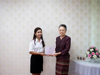 คณบดีคณะศิลปศาสตร์,มอบเกียรติบัตรแก่นิสิตที่มีผลการเรียนดีเด่น,ประจำปีการศึกษา,2560,สาขาวิชาภาษาไทย,ภาษาญี่ปุ่น,และ,ภาษาอังกฤษ