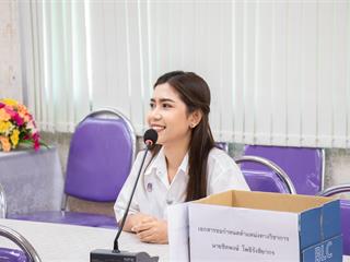 คณบดีคณะศิลปศาสตร์,มอบเกียรติบัตรแก่นิสิตที่มีผลการเรียนดีเด่น,ประจำปีการศึกษา,2560,สาขาวิชาภาษาไทย,ภาษาญี่ปุ่น,และ,ภาษาอังกฤษ