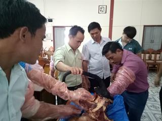 คณะเกษตรศาสตร์และทรัพยากรธรรมชาติ,,ดำเนินการโครงการบริการวิชาการ,เรื่อง,อบรมเชิงปฏิบัติการปรับปรุงพันธุ์โคเนื้อคุณภาพโดยวิธีผสมเทียมโค,ให้กับบุคลากรแขวงอุดมไชย,