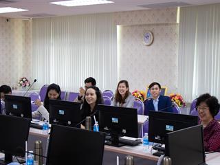 คณะศิลปศาสตร์,มหาวิทยาลัยพะเยา,ให้การต้อนรับ,Mrs.,Caroline,Schmitt,,ผู้ช่วยทูตฝ่ายความร่วมมือทางการศึกษาและภาษาศาสตร์,ประจำสถานทูตฝรั่งเศส,ประเทศไทย