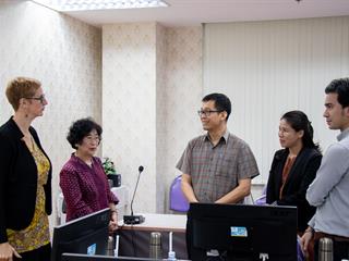 คณะศิลปศาสตร์,มหาวิทยาลัยพะเยา,ให้การต้อนรับ,Mrs.,Caroline,Schmitt,,ผู้ช่วยทูตฝ่ายความร่วมมือทางการศึกษาและภาษาศาสตร์,ประจำสถานทูตฝรั่งเศส,ประเทศไทย