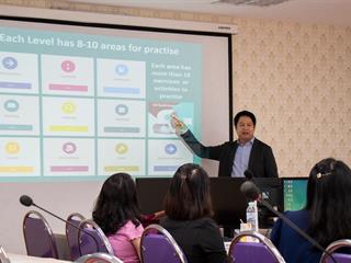 คณะศิลปศาสตร์,มหาวิทยาลัยพะเยา,ให้การต้อนรับ,Cambridge,Assessment,English,เพื่อรับฟังการนำเสนอชุดทดสอบภาษาอังกฤษสำหรับมหาวิทยาลัย,และหลักสูตรการฝึกอบรมครูภาษาอังกฤษ