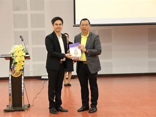 มหาวิทยาลัยพะเยา,จัดการประกวดสุนทรพจน์เฉลิมพระเกียรติ,"พระบรมราชจักรีวงศ์",ชิงถ้วยพระราชทาน,"รัชกาลที่10"