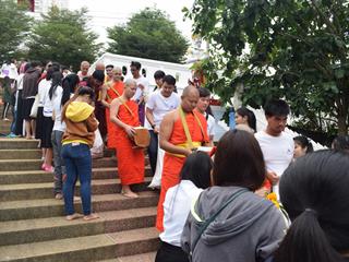 คณะรัฐศาสตร์และสังคมศาสตร์,มหาวิทยาลัยพะเยา,ร่วมประเพณีตักบาตรเทโวโรหณะ,เนื่องในวันมหาปวารณาออกพรรษา,ประจำปี,2561