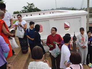 คณะรัฐศาสตร์และสังคมศาสตร์,มหาวิทยาลัยพะเยา,ร่วมประเพณีตักบาตรเทโวโรหณะ,เนื่องในวันมหาปวารณาออกพรรษา,ประจำปี,2561