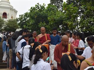 คณะรัฐศาสตร์และสังคมศาสตร์,มหาวิทยาลัยพะเยา,ร่วมประเพณีตักบาตรเทโวโรหณะ,เนื่องในวันมหาปวารณาออกพรรษา,ประจำปี,2561