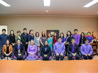 คณะศิลปศาสตร์,เข้ารับมอบโล่ประกาศเกียรติคุณ,หน่วยงานที่มีส่วนร่วมในการดำเนินโครงการ,,,,,,,,,,,,,,,,,,,,,,,,,,,,,,,,,,,,,มหาวิทยาลัยสีเขียว,(UP,Green,Heart),ดีเด่น,ระดับคณะ